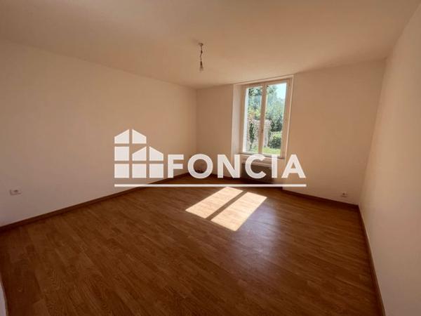 Location Appartement 2 pièces 35.5 m² - 11 PLACE DU SOUVENIR Pussay 91740