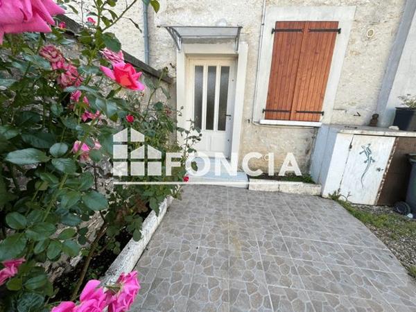 Location Appartement 2 pièces 35.5 m² - 11 PLACE DU SOUVENIR Pussay 91740