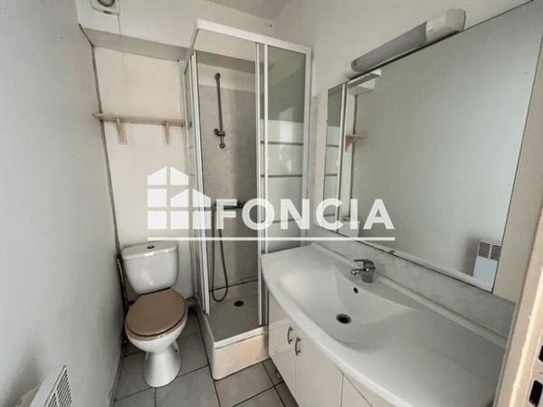 Location Appartement 2 pièces 35.5 m² - 11 PLACE DU SOUVENIR Pussay 91740