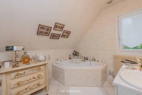 EXCLUSIVITÉ - Maison familiale avec jardin arboré + double garage