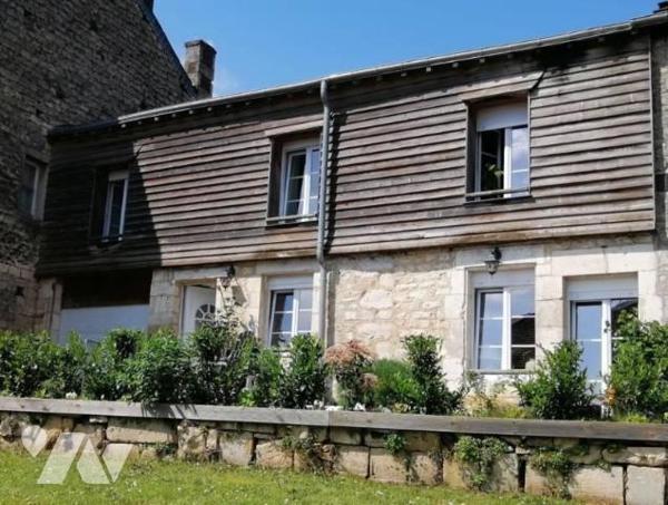 
Nouveau mandat, charmante maison de village située sur la commune de Chémery-Chéhéry comprena...