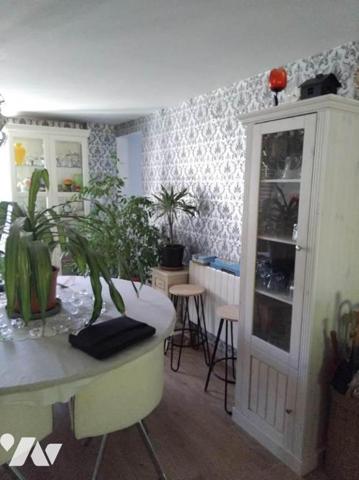 
Nouveau mandat, charmante maison de village située sur la commune de Chémery-Chéhéry comprena...