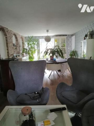 
Nouveau mandat, charmante maison de village située sur la commune de Chémery-Chéhéry comprena...