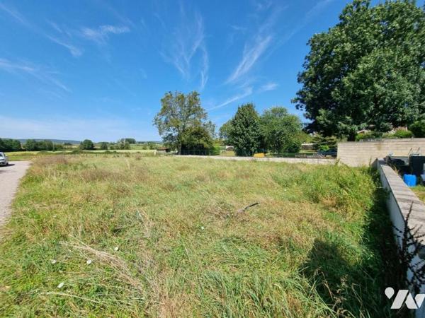 BURGILLE (25) TERRAIN A BATIR DE 706 M² EN IMPASSE