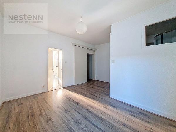 ORLEANS- PETIT IMMEUBLE DE RAPPORT COMPRENANT 2 APPARTEMENTS- DEPENDANCE EN PIERRES - JARDINET - CAVE