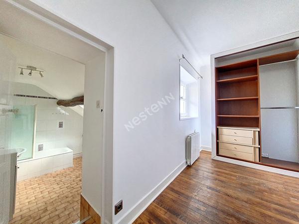 ORLEANS- PETIT IMMEUBLE DE RAPPORT COMPRENANT 2 APPARTEMENTS- DEPENDANCE EN PIERRES - JARDINET - CAVE