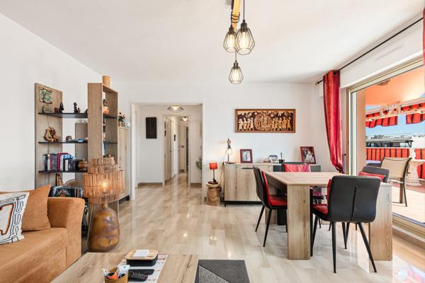 JUAN-LES-PINS – Dernier - Terrasse 40m² - Vue Mer - Piscine