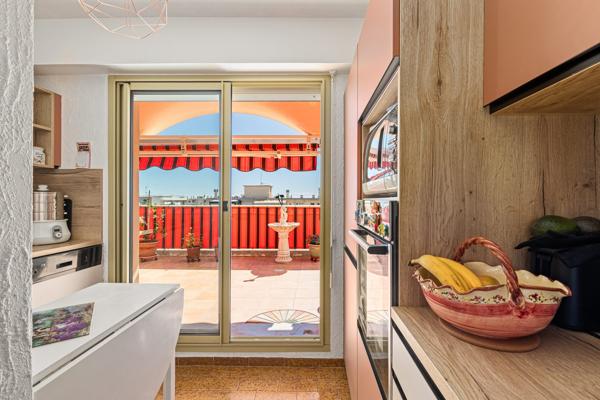 JUAN-LES-PINS – Dernier - Terrasse 40m² - Vue Mer - Piscine