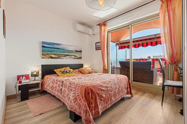 JUAN-LES-PINS – Dernier - Terrasse 40m² - Vue Mer - Piscine
