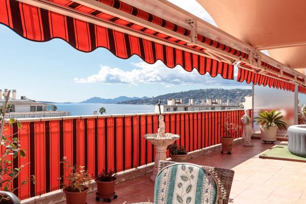JUAN-LES-PINS – Dernier - Terrasse 40m² - Vue Mer - Piscine