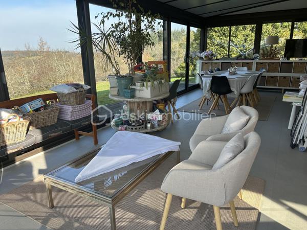 EXCLUSIVITE BSK
Sur une belle parcelle arborée et clôturée de 5700 M2 au calme, venez découvrir cette belle maison de qualité, idéale pour une famille.
Vous entrez dans un joli hall d'entrée de 13M2 pouvant servir de bureau, puis un large séjour lumineux de 55 M2 avec cheminée ouvert sur une magnifique véranda récente de 36M2 avec vue sur le parc.
Une cuisine équipée de 18m2 avec son cellier (possibilité d'ouvrir sur le séjour).
Côté nuit, vous disposez de 4 chambres avec placards dont 2 avec cabinet de toilette, une salle de bains neuve, wc indépendants, une salle d'eau neuve. 
Petit plus : une pièce indépendante contigue pouvant faire office d'une chambre supplémentaire ou d'un bureau avec salle d'eau et wc.
A l'extérieur, une belle piscine de 9X4 m avec ligne d'eau en carreaux de grès cérame vous attend avec ses larges terrasses et son pool house avec barbecue !
Deux chalets en bois à l'extérieur.
Chauffage assuré par climatisation réversible gainable (côté nuit) et splits (salon séjour et cuisine).
Alarme, portail alu télécommandé.
Bref, si vous recherchez une belle maison familiale au calme, cette maison vous attend ! A nos agendas !