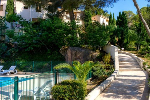 INVESTISSEMENT LOCATIF – SAINT RAPHAEL – Résidence de tourisme Goélia Les Jardins d'Azur - 5,57 % de rentabilité