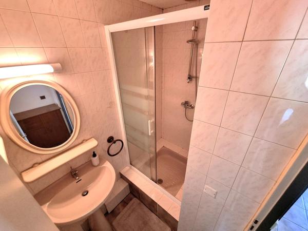 Appartement 2 pièces 49 m2, à SAINT GENIES (Dordogne)