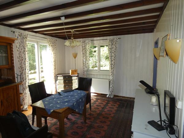 Chalet avec un grand terrain et un étang