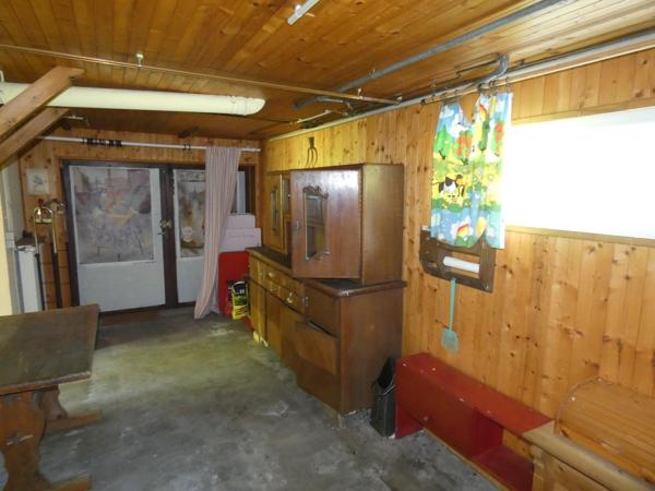 Chalet avec un grand terrain et un étang