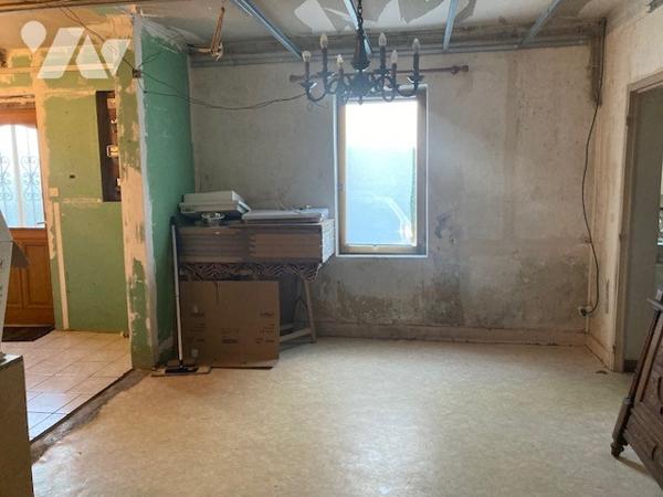 LESDINS, MAISON A RENOVER