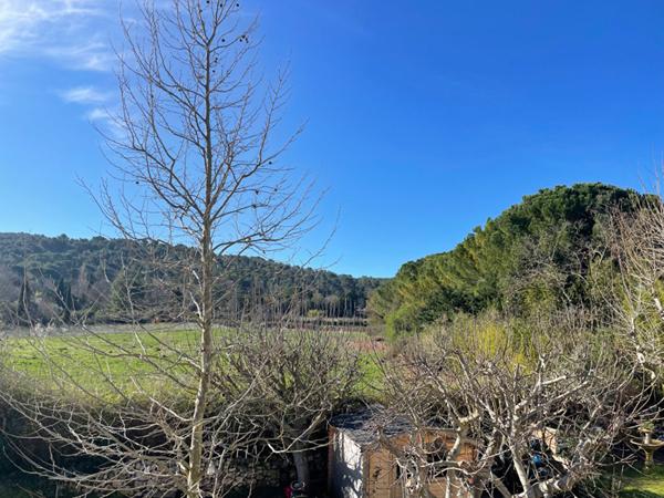 Superbe terrain constructible plat 5000 m² à Aix en Provence