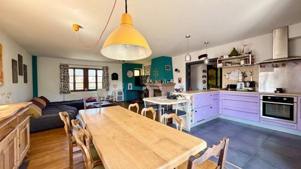 Maison individuelle 220 m²  sur  28 ARES  de terrain  Au fond d'une impasse