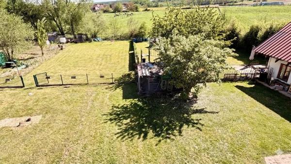 Maison individuelle 220 m²  sur  28 ARES  de terrain  Au fond d'une impasse