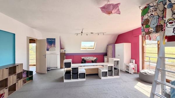 Maison individuelle 220 m²  sur  28 ARES  de terrain  Au fond d'une impasse