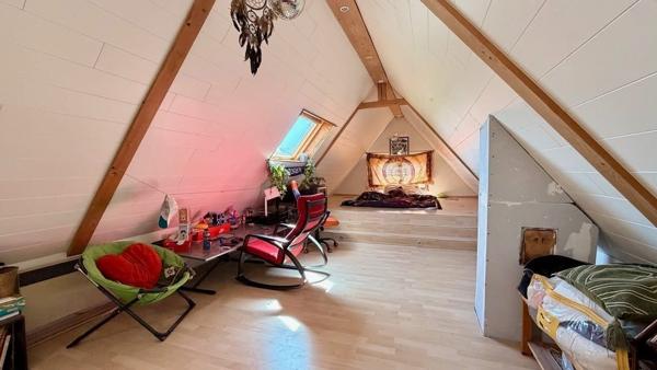 Maison individuelle 220 m²  sur  28 ARES  de terrain  Au fond d'une impasse