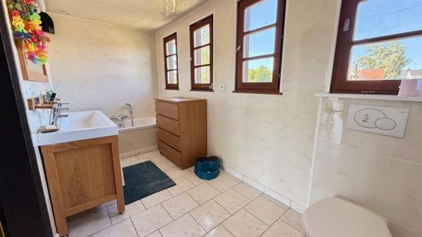 Maison individuelle 220 m²  sur  28 ARES  de terrain  Au fond d'une impasse