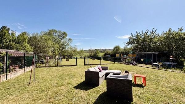 Maison individuelle 220 m²  sur  28 ARES  de terrain  Au fond d'une impasse