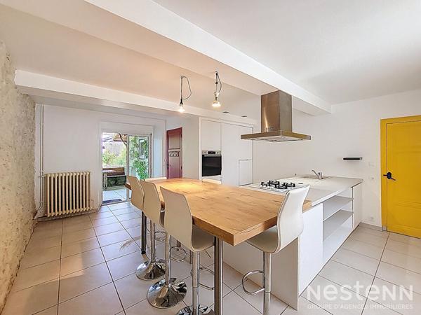 A Vendre Maison en pierre rénovée de 180 m² avec garage et jardin au centre de Valence-sur-Baïse