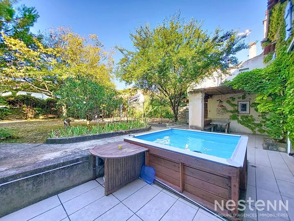 A Vendre Maison en pierre rénovée de 180 m² avec garage et jardin au centre de Valence-sur-Baïse