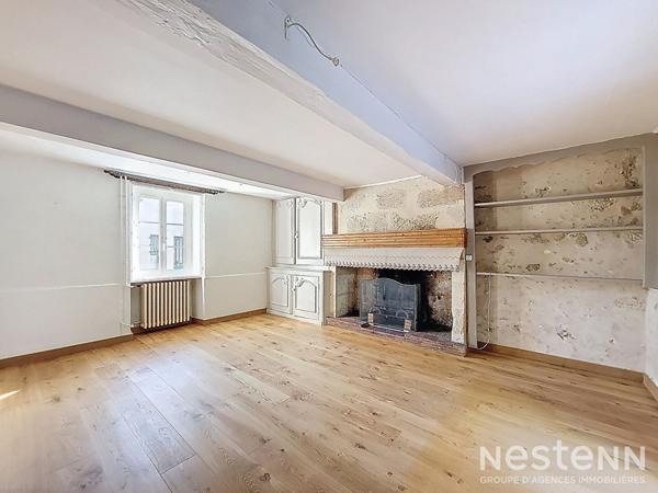 A Vendre Maison en pierre rénovée de 180 m² avec garage et jardin au centre de Valence-sur-Baïse