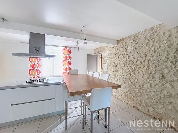 A Vendre Maison en pierre rénovée de 180 m² avec garage et jardin au centre de Valence-sur-Baïse