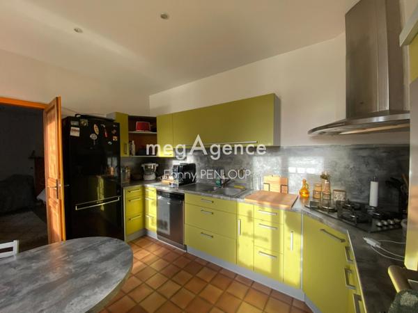 Maison à Saint-Hilaire-du-Harcouët, 50600 - 7 pièces 180m²