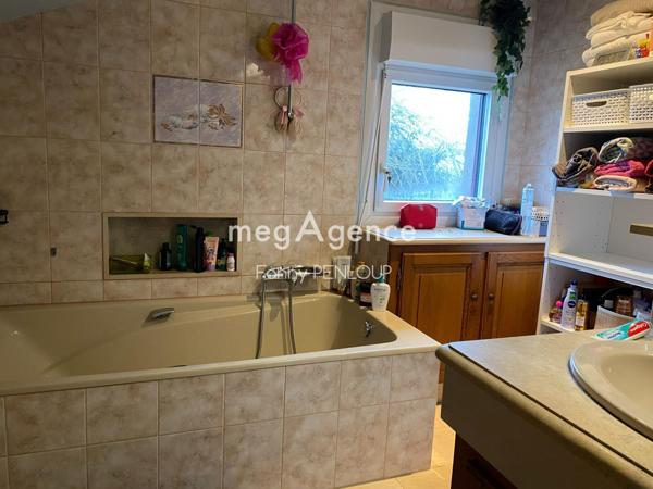 Maison à Saint-Hilaire-du-Harcouët, 50600 - 7 pièces 180m²