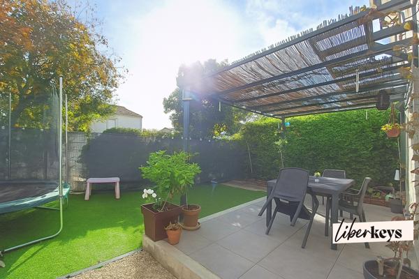 Pavillon cosy avec terrasse, jardin et stationnement – Résidence récente