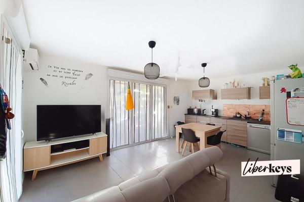 Pavillon cosy avec terrasse, jardin et stationnement – Résidence récente