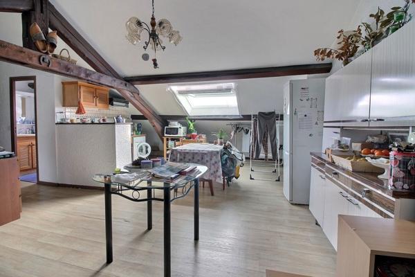 T2 vendu loué, Route de Vienne, dernier étage, petite copropriété entetenue