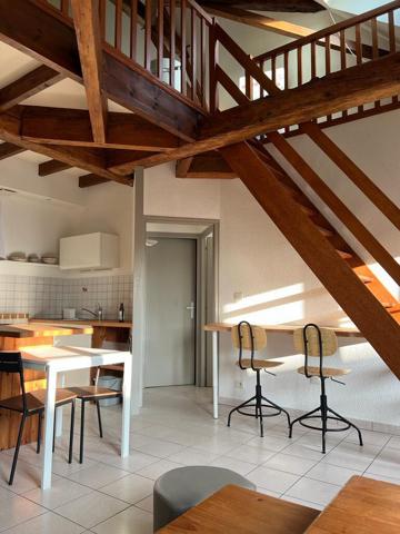 A LOUER - Centre-ville de FONTENAY-LE-COMTE, appartement meublé