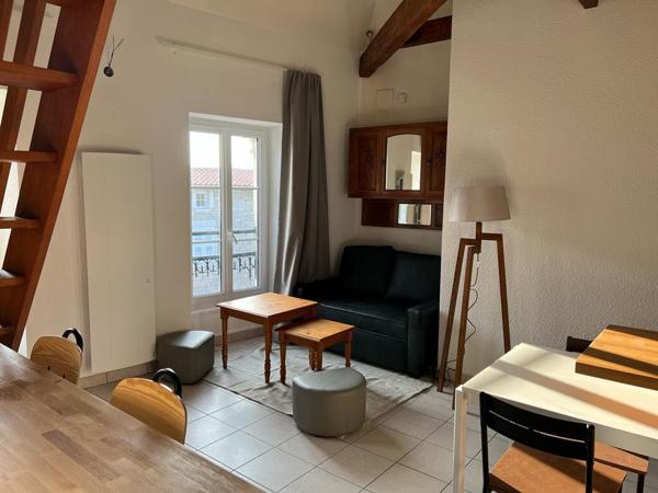 A LOUER - Centre-ville de FONTENAY-LE-COMTE, appartement meublé