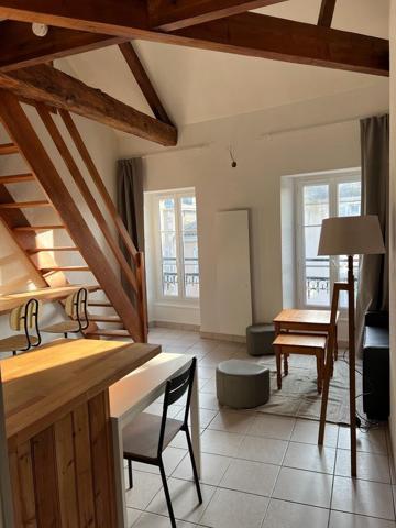 A LOUER - Centre-ville de FONTENAY-LE-COMTE, appartement meublé