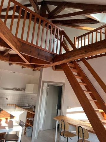 A LOUER - Centre-ville de FONTENAY-LE-COMTE, appartement meublé