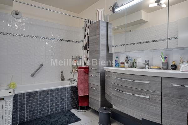 APPARTEMENT SPATIEUX TOIT TERRASSE + BOX FERME