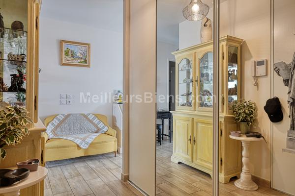 APPARTEMENT SPATIEUX TOIT TERRASSE + BOX FERME