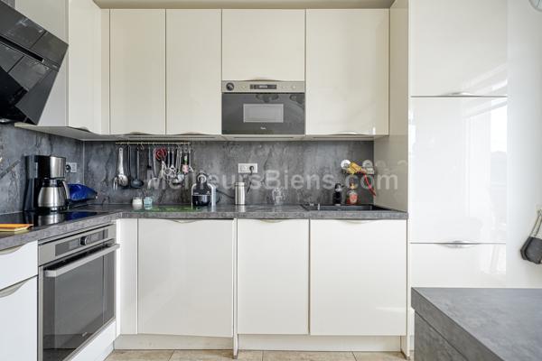 APPARTEMENT SPATIEUX TOIT TERRASSE + BOX FERME