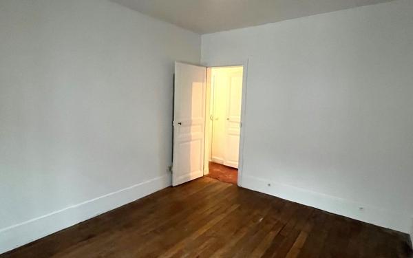 Appartement à vendre    1 pièce • 27,82 m2 Vincennes