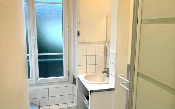 Appartement à vendre    1 pièce • 27,82 m2 Vincennes