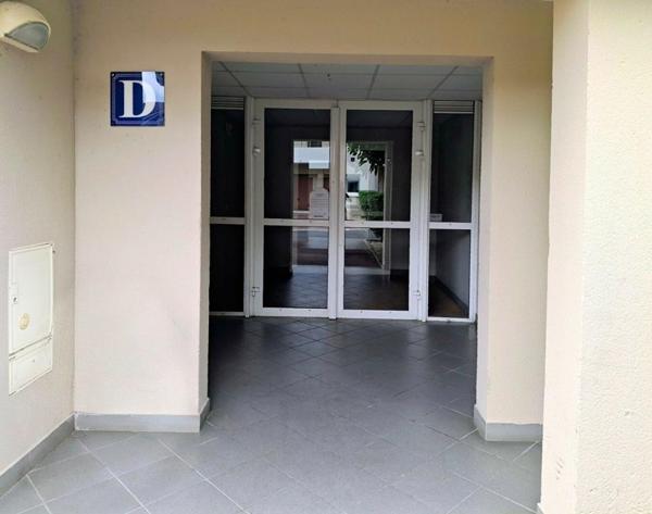 T2 avec balcon, parking privatif et piscine - À 5 mn du Campus