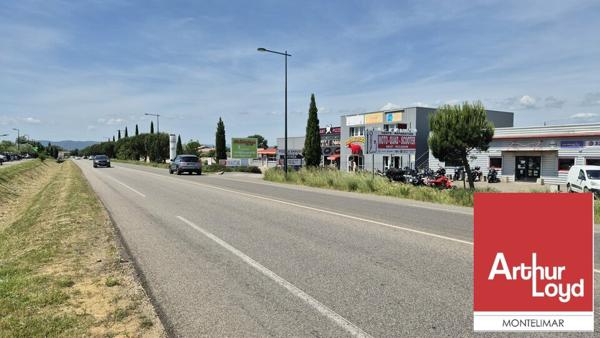 MONTÉLIMAR EST - QUARTIER MAUBEC - A LOUER BUREAUX AU PREMIER ETAGE DE 77 M2 ENVIRON AVEC PLACES DE PARKING
