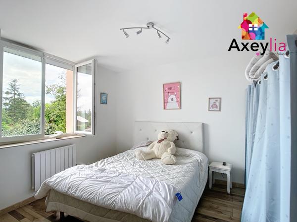 A VENDRE - RIORGES - MAISON ENTIÈREMENT RÉNOVÉE AVEC 4 CHAMBRES ET TERRAIN