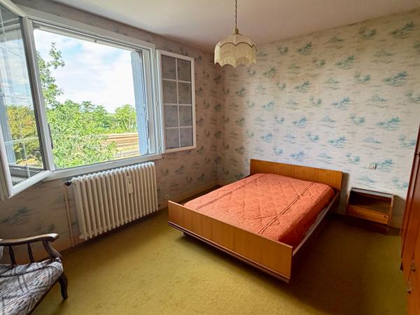 Belle maison des années 70, 4+ chambres, jardins de 2200 m², proche du centre ville Saintes