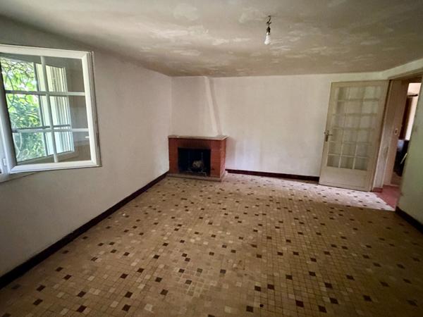 Belle maison des années 70, 4+ chambres, jardins de 2200 m², proche du centre ville Saintes